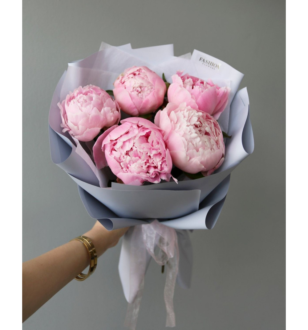 Букет и 5 пионов